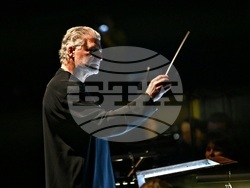 Новогодишен музикален фестивал - откриване - „Риголето“ - Хосе Кура