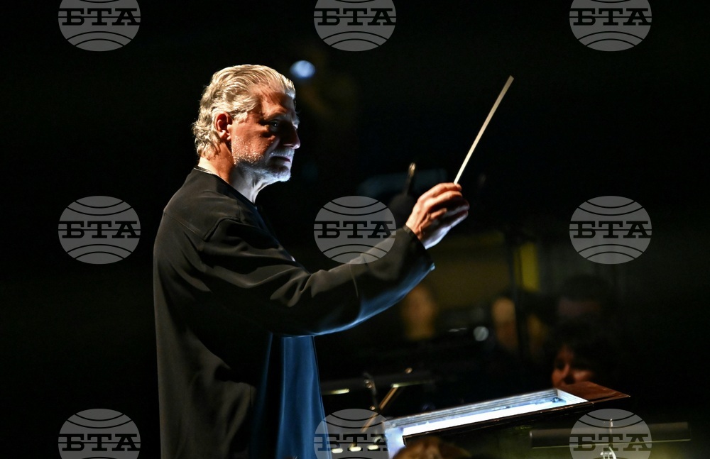 Новогодишен музикален фестивал - откриване - „Риголето“ - Хосе Кура