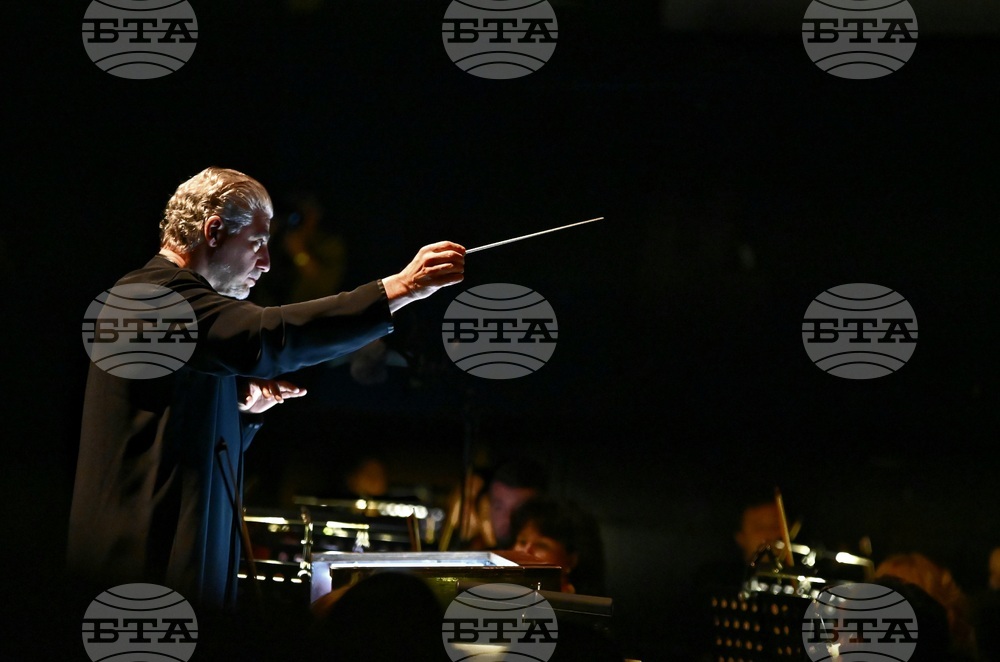 Новогодишен музикален фестивал - откриване - „Риголето“ - Хосе Кура