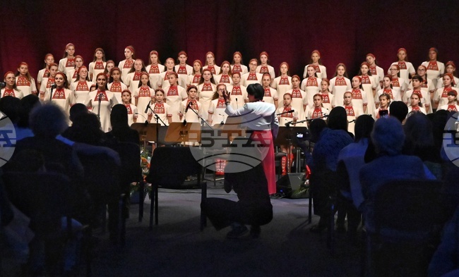 Новогодишен музикален фестивал - „Картини от една Коледа" - концерт