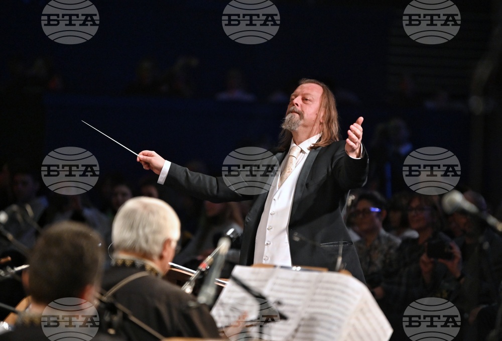 Новогодишен музикален фестивал - „Картини от една Коледа" - концерт - Димитър Христов