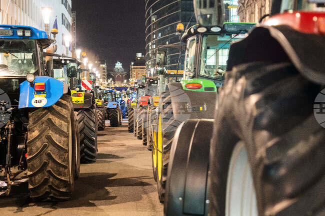 Белгийски земеделци блокират магистрали и пътища в районите на границите с Германия, Франция и Нидерландия
