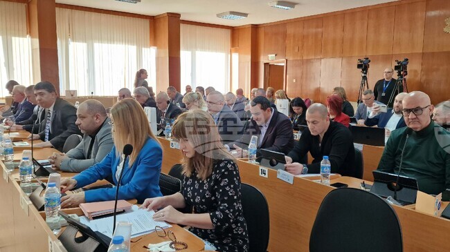 Общинският съвет в Шумен реши таксата за битови отпадъци през 2026 г. да се изчислява както досега, утвърди и цени за ползване на басейн