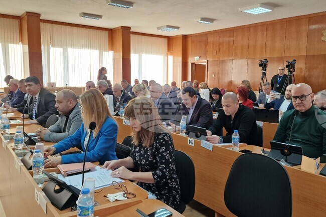 Общинският съвет в Шумен реши таксата за битови отпадъци през 2026 г. да се изчислява както досега, утвърди и цени за ползване на басейн