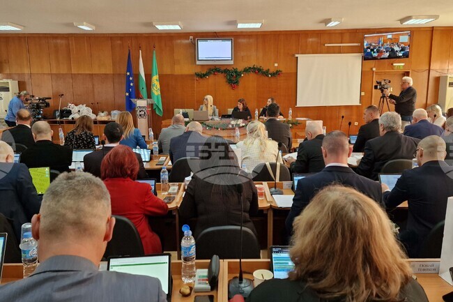 Общинските съветници в Шумен определиха цените за достъп до закрития басейн в областния град