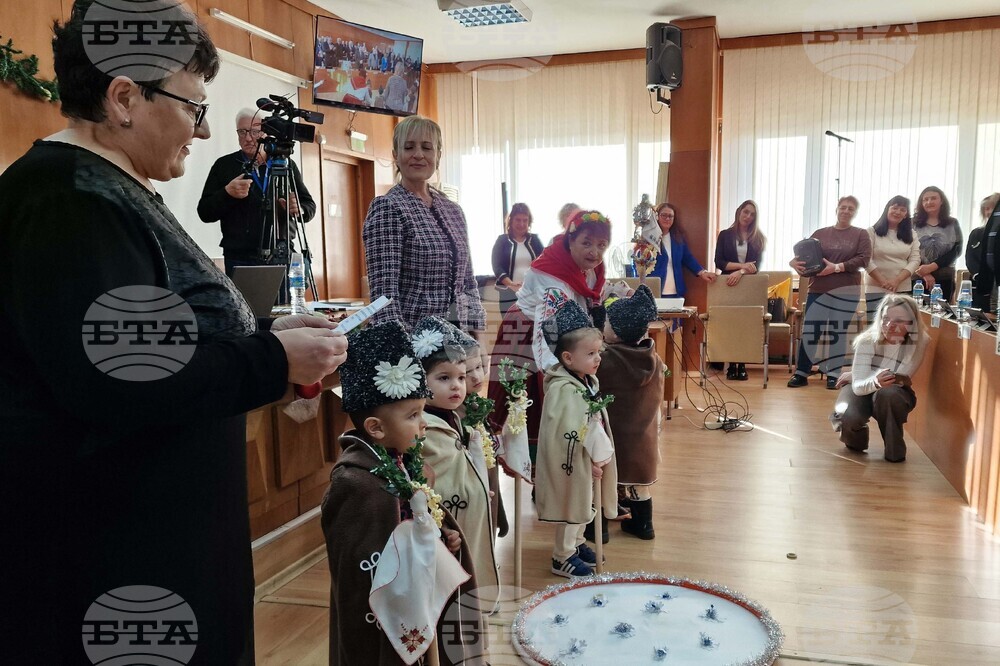 Шумен - Общински съвет - заседание - коледарски поздрави