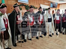 Шумен - Общински съвет - заседание - коледарски поздрави