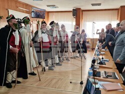 Шумен - Общински съвет - заседание - коледарски поздрави