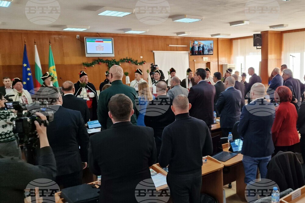 Шумен - Общински съвет - заседание - коледарски поздрави