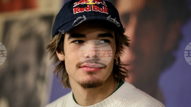 Никола Цолов записа четвърто време на сутрешната сесия от предсезонната подготовка на Формула 2 в Барселона