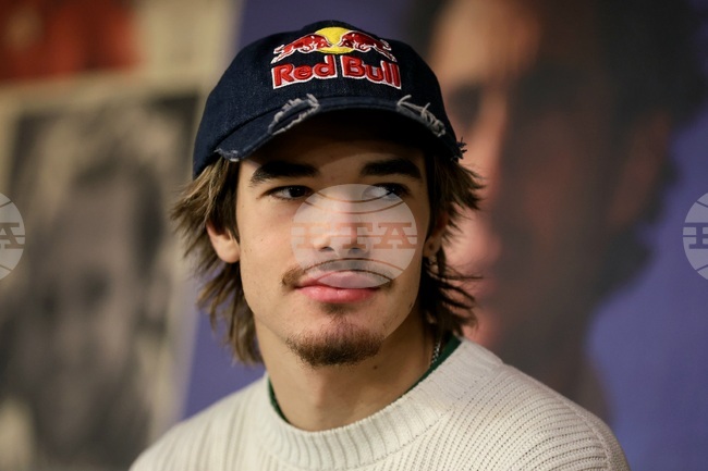 Никола Цолов записа четвърто време на сутрешната сесия от предсезонната подготовка на Формула 2 в Барселона