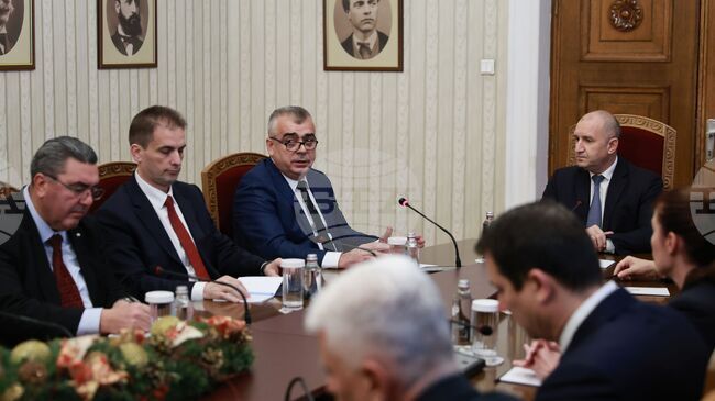 ARF Floor Leader Describes Forming Cabinet within 51st National Assembly as "Practically Impossible"