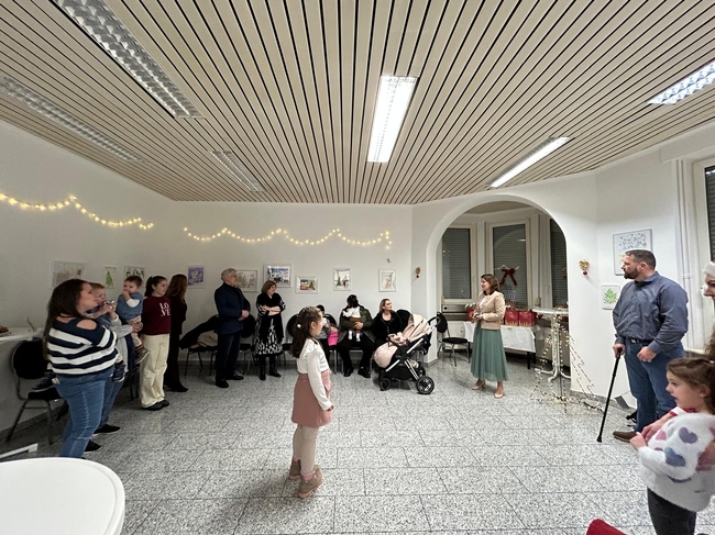 Творбите от конкурса за рисунка „Две страни – една Коледа“ бяха изложени в Генералното консулство на България във Франкфурт на Майн