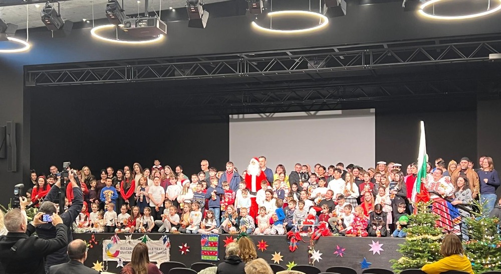 Коледното тържество на Българското неделно училище „Тракия“ в германския град Майнц събра ученици, родители и приятели на училището