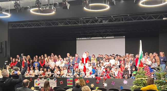 Коледното тържество на Българското неделно училище „Тракия“ в германския град Майнц събра ученици, родители и приятели на училището
