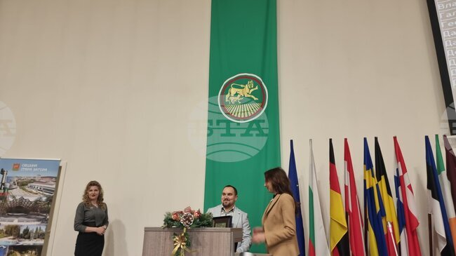 Общинският съвет в Стара Загора отличи ветеринарния лекар д-р Руско Петров