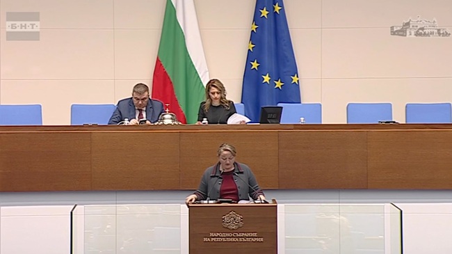 Родителите на деца до 12 години да могат да са на гъвкаво работно време през цялата година, реши окончателно парламентът