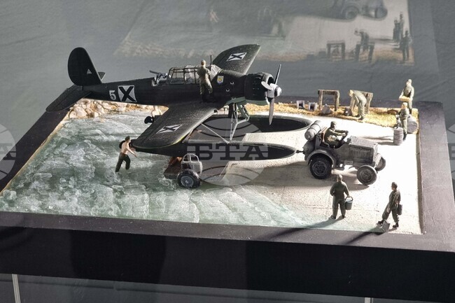 Изложбата „Към небето“ представя в Ямбол историята на българската авиация в документи, снимки, макети на самолети и диорами