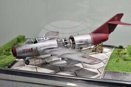 Ямбол - „Към небето" - изложба