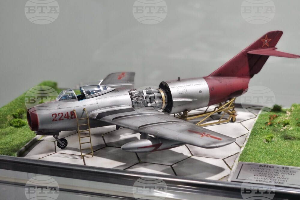 Ямбол - „Към небето" - изложба