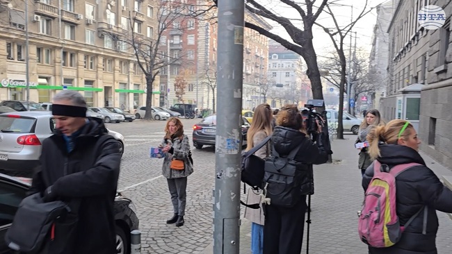 Граждани протестират пред Народното събрание с искане да не бъде приет законопроектът за изменение на Семейния кодекс