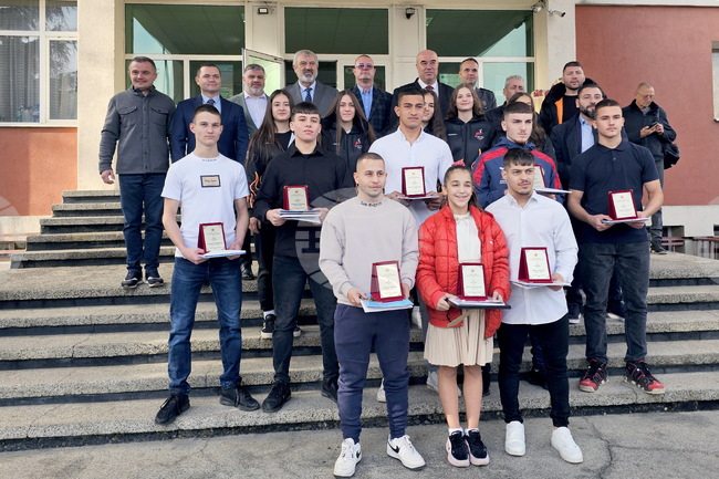 Спортното училище в Русе отличи най-добрите си атлети и треньори