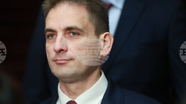 В служебния кабинет искаме да видим експерти и професионалисти, които не са свързани с партиите на статуквото, каза Севим Али от АПС