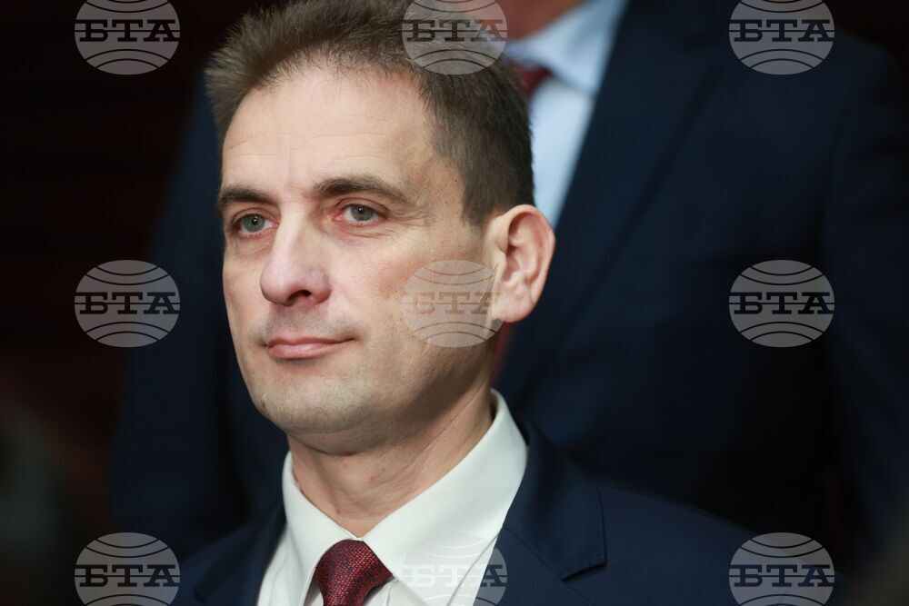 В служебния кабинет искаме да видим експерти и професионалисти, които не са свързани с партиите на статуквото, каза Севим Али от АПС