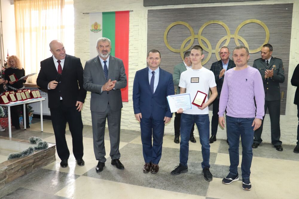 Наградиха десетте най-добри спортисти на Спортното училище в Русе