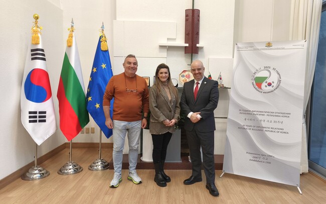 Представители на Драматичен театър - Пловдив посетиха Посолството на България в Сеул, Република Корея