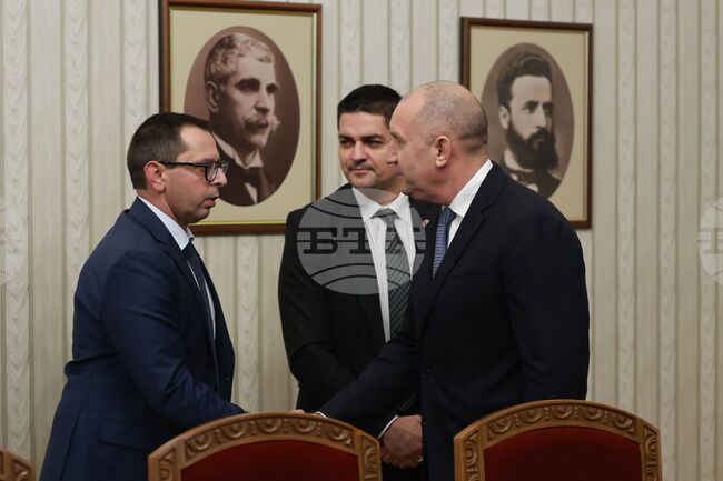 Румен Радев - консултации - "Морал, единство, чест"