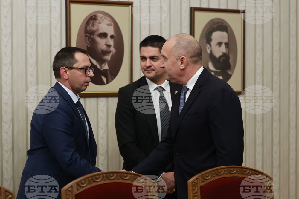 Румен Радев - консултации - "Морал, единство, чест"