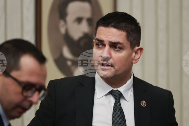 Виждаме невъзможност да се формира работещо правителство чрез политически предателства, каза Радостин Василев от МЕЧ при президента