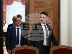 Президентство - консултации - "Морал, единство, чест"