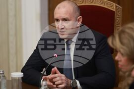 Румен Радев - консултации - "Морал, единство, чест"