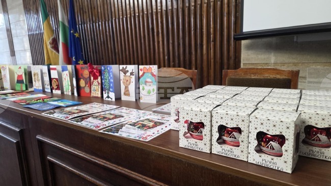 На церемония в Община Добрич бяха наградени победителите от конкурса “Коледна картичка 2025”