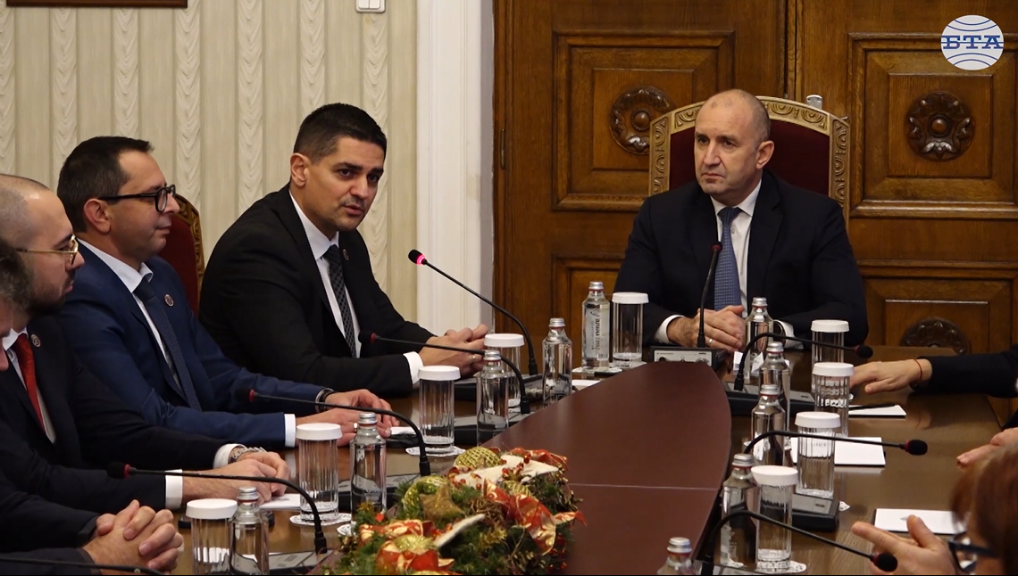 Представители на МЕЧ пристигнаха на „Дондуков“ 2 за консултации с президента Румен Радев
