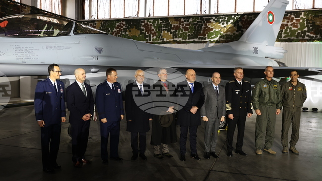 Българските самолети F-16 Block 70, придобити по първия договор със САЩ, бяха представени на церемония в Авиобаза Граф Игнатиево