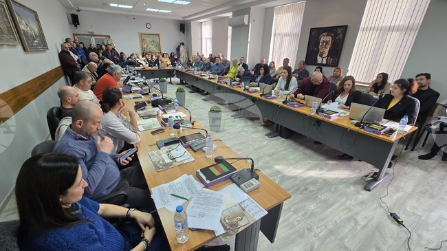 Общинските съветници в Ловеч отложиха обсъждането на поемане на общински дълг за следващо заседание