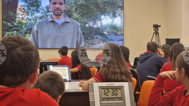 Първият открит урок по програмата „Образование за здраве“ на фондацията на Григор Димитров се проведе пред ученици от родния му град - Хасково