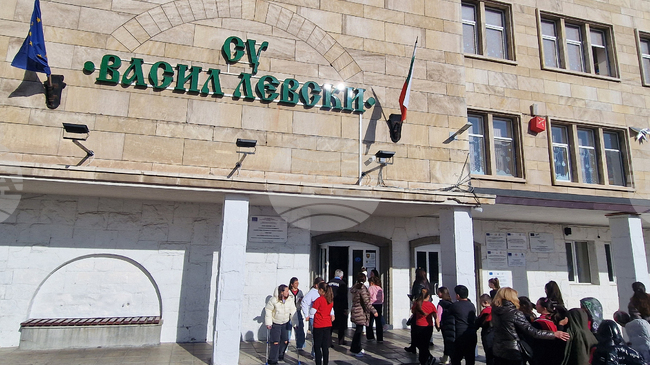 Училище „Васил Левски“ в Хасково ще отбележи 180-годишния си юбилей с нов химн, създаден от местни автори