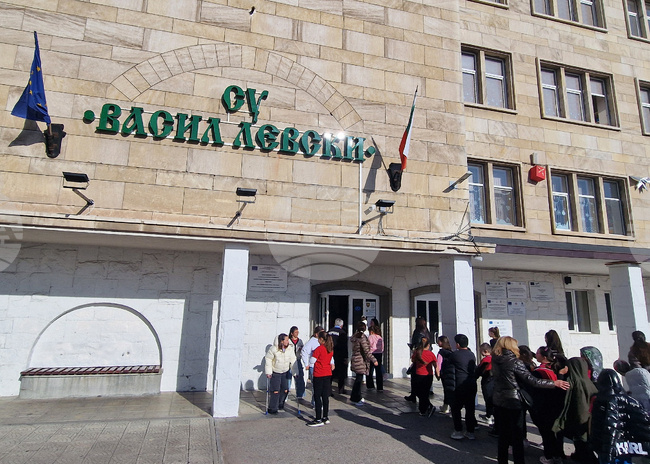 Училище „Васил Левски“ в Хасково ще отбележи 180-годишния си юбилей с нов химн, създаден от местни автори