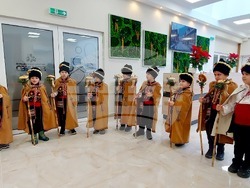 Коледари в сградата на Младежки център - Свищов