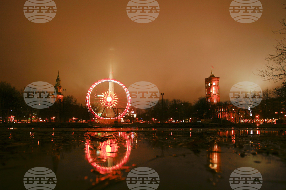 За новогодишното настроение през 1985 г. в Берлин, Москва и Ню Йорк разказват кореспондентите на БТА