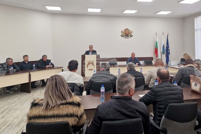 Община Завет е закупила 50 нови пластмасови контейнери за смет за подобряване на дейността по сметосъбиране