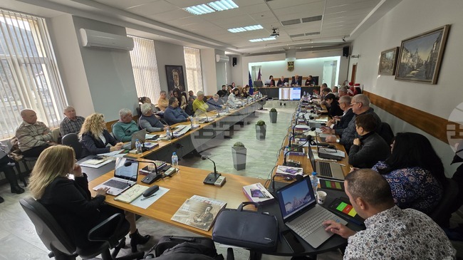 Общинският съвет в Ловеч реши да бъде изготвен инвестиционен проект за монтиране на самолет Миг – 21 на Алеята на космонавтите в Ловеч