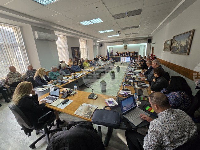 Общинският съвет в Ловеч реши да бъде изготвен инвестиционен проект за монтиране на самолет Миг – 21 на Алеята на космонавтите в Ловеч