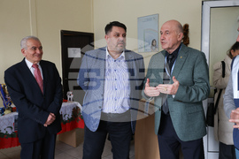 Атанас Зафиров - непридружени деца бежанци - подаръци