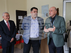 Атанас Зафиров - непридружени деца бежанци - подаръци