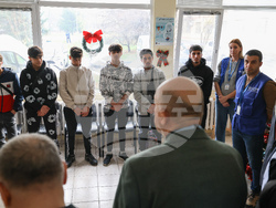 Атанас Зафиров - непридружени деца бежанци - подаръци